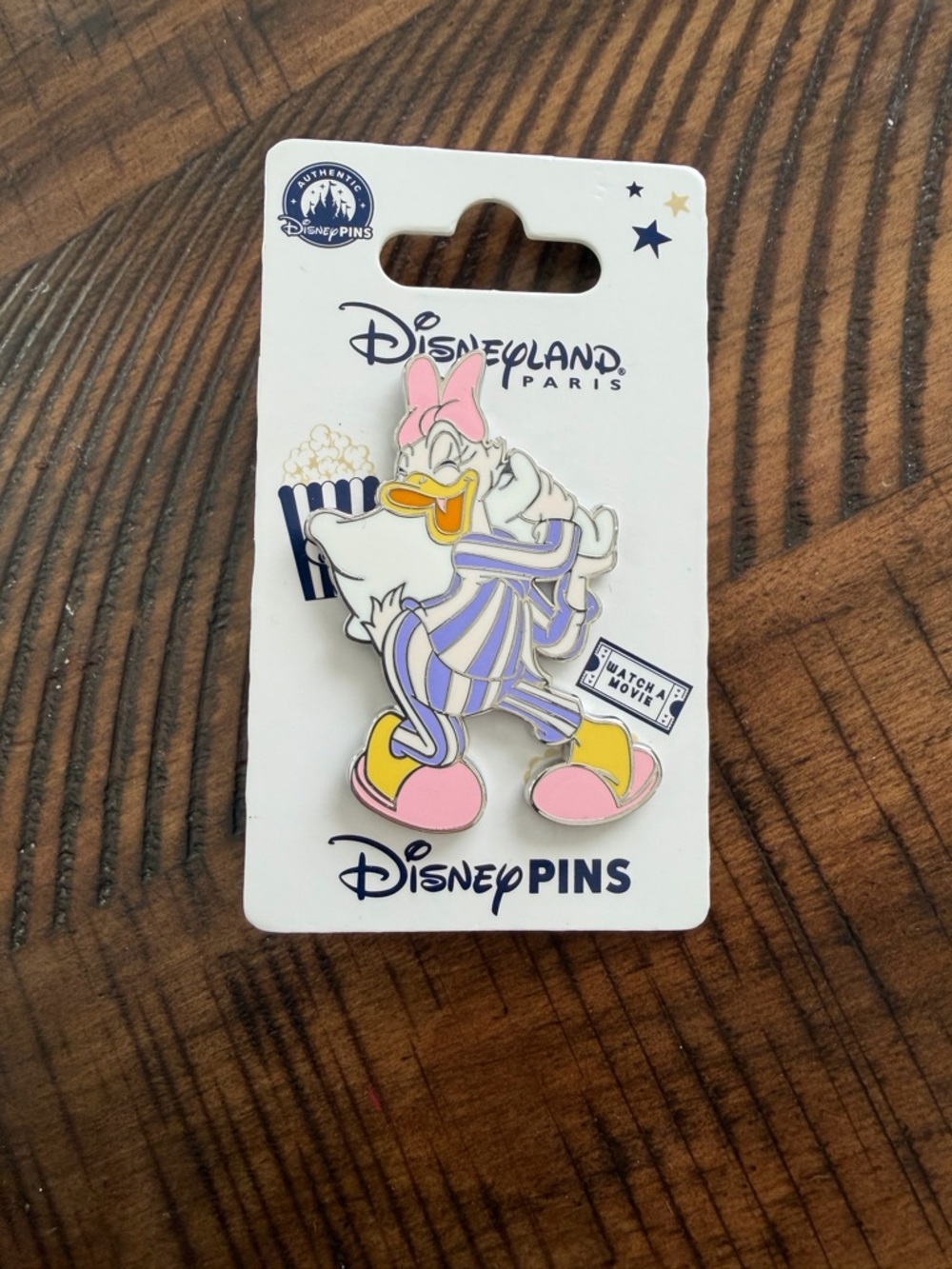 DISNEYLAND PARIS Daisy Duck pin